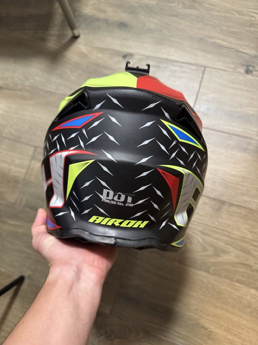 Шолом Airoh в нормальному стані