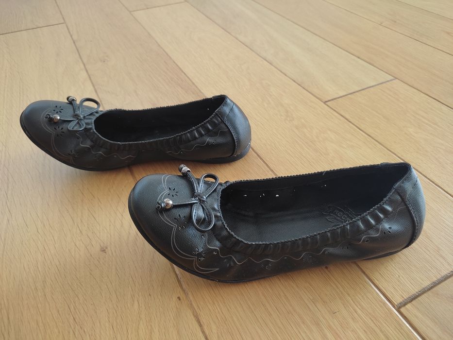 buty baleriny czarne na gumce ze sklepu Deichmann