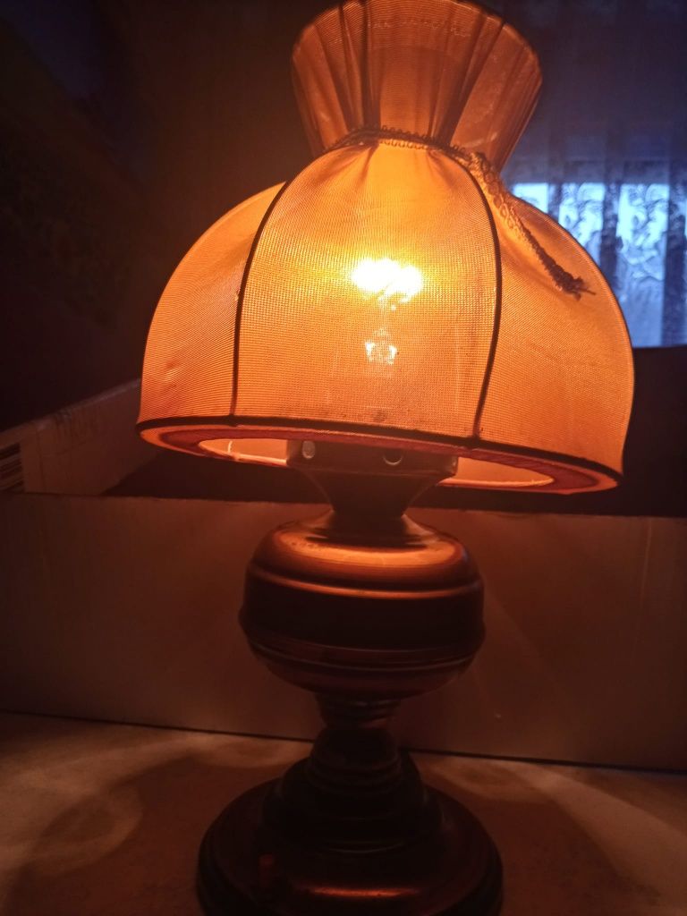 Lampka nocna z czasów  PRLu.