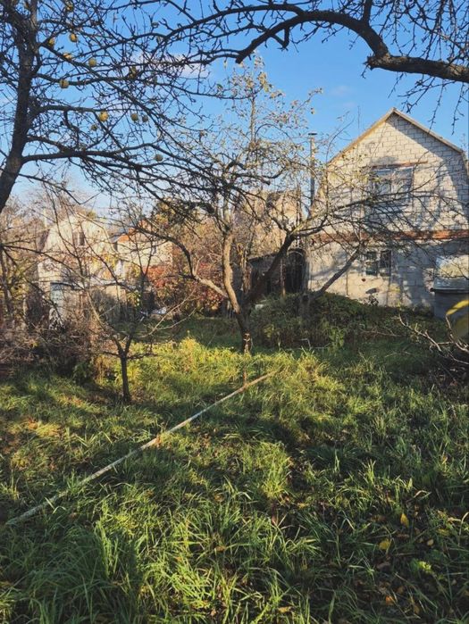 Продаж дачі в місті