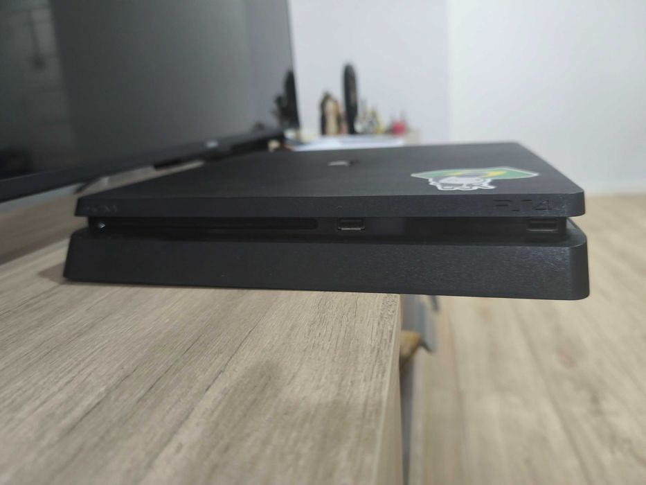 PlayStation 4 1tb slim, com controle