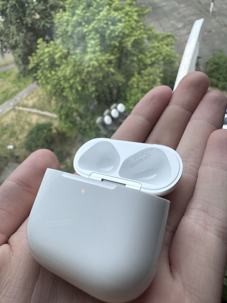 Кейс AirPods 4 Gen модель A3055 A3056 A3059 бокс зарядки case кейс