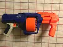 NERF Surgefire z magazynkiem obrotowym z 15 strzałkami