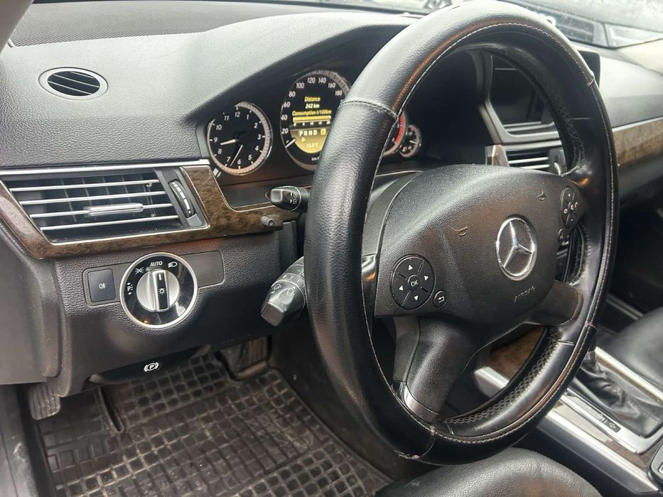 Продам мерседес Е220