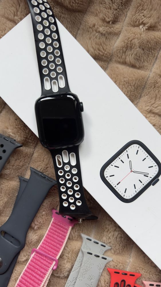 Apple Watch series 7 41 mm + pasek Karl Lagerfeld