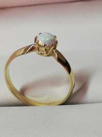 WŁOSKI złoty pierścionek z opalem australijskim ŚLICZNY