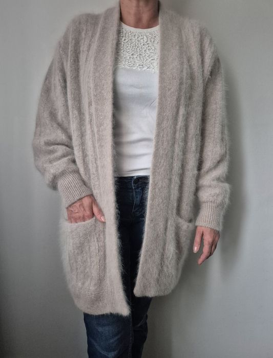 Piękny,  beżowy kardigan z podszewką -80% angora