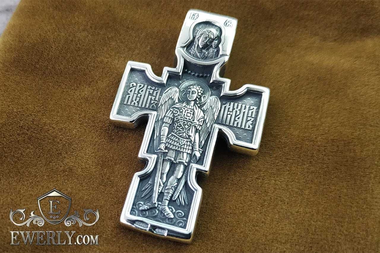 Серебряный крестик с чернением и с Архангелом Михаилом. Срібний хрест