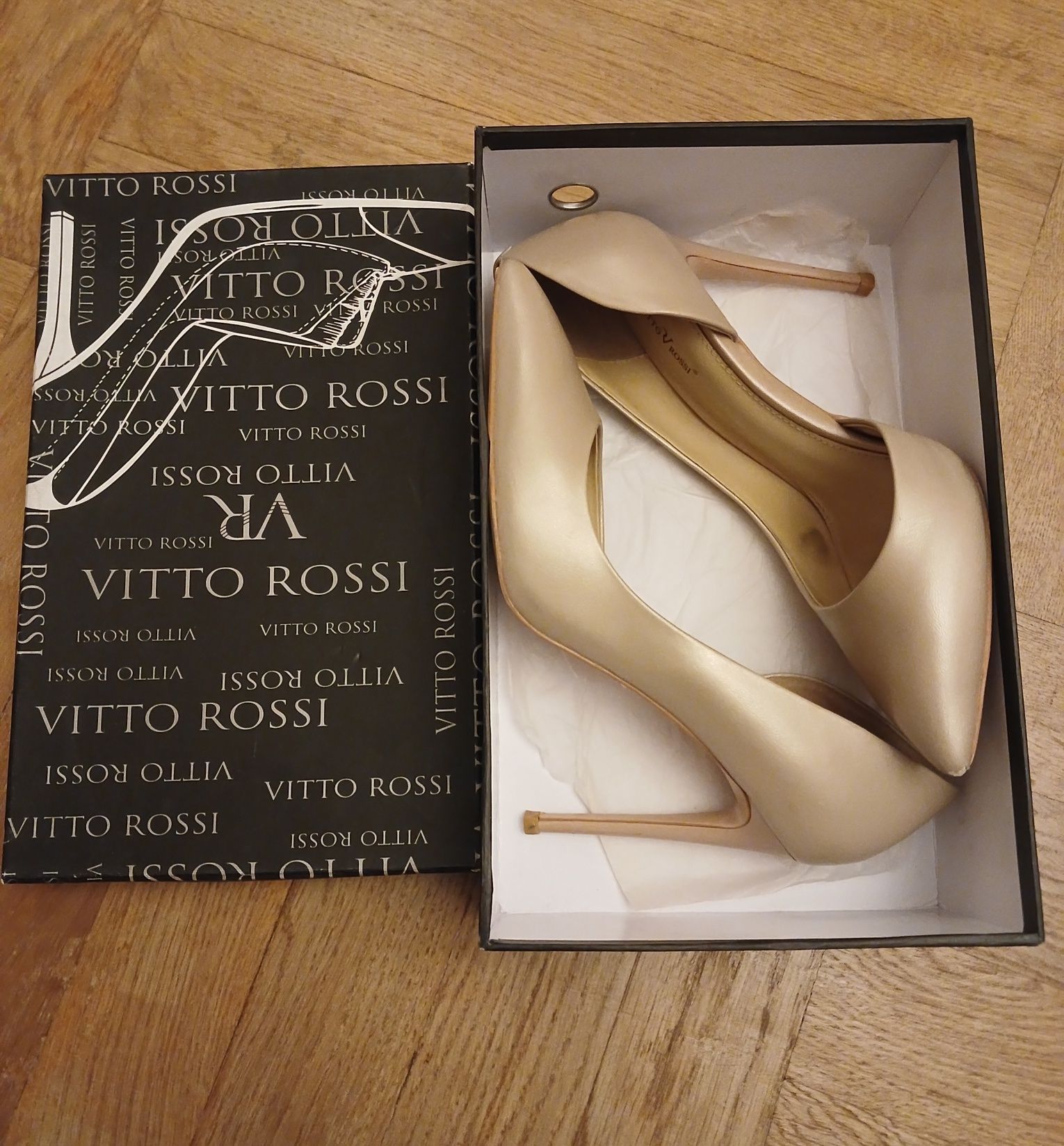 Гарні жіночі туфлі Vitto Rosi на шпильці, каблуки, 39 розмір