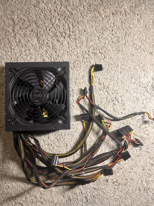 Fonte de alimentação 700W Halfmman certificação 80 Bronze Plus.