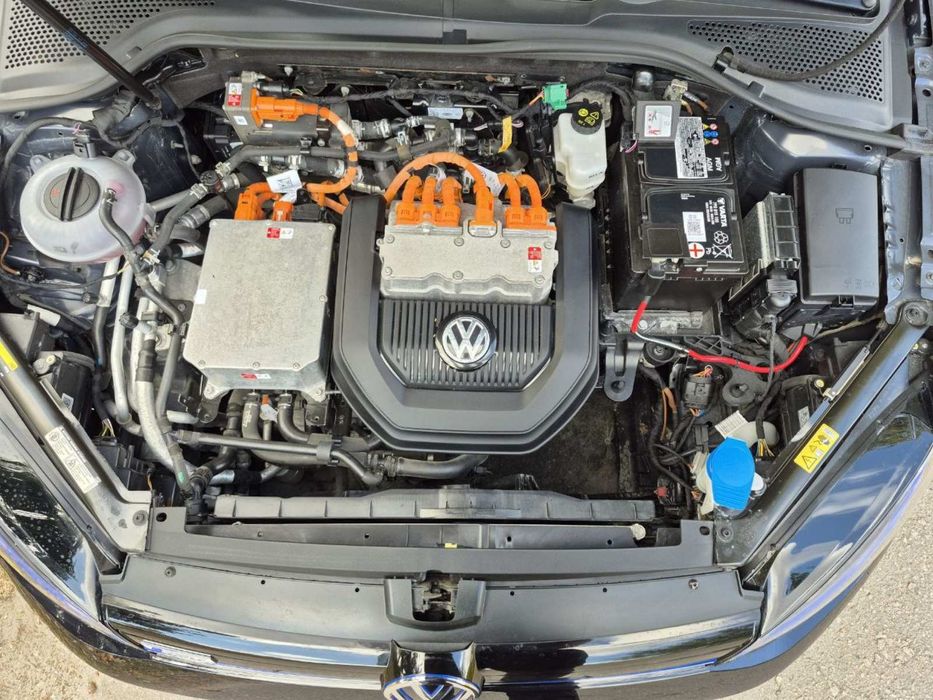 Продам Volkswagen e-Golf