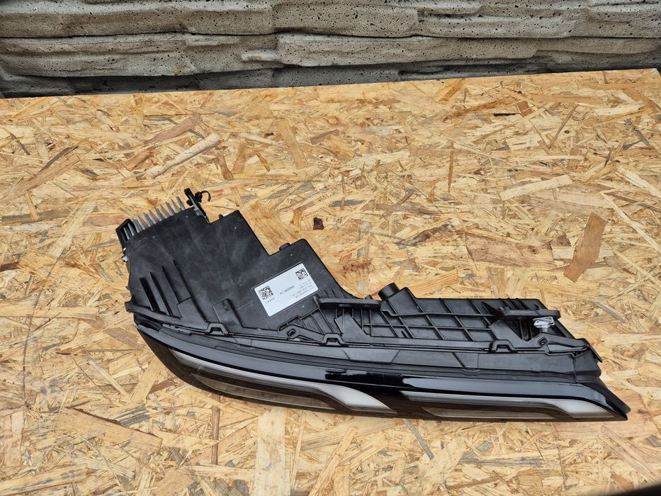 Bmw 7 G70 lampa przednia przod prawa 945.0080-14 europa