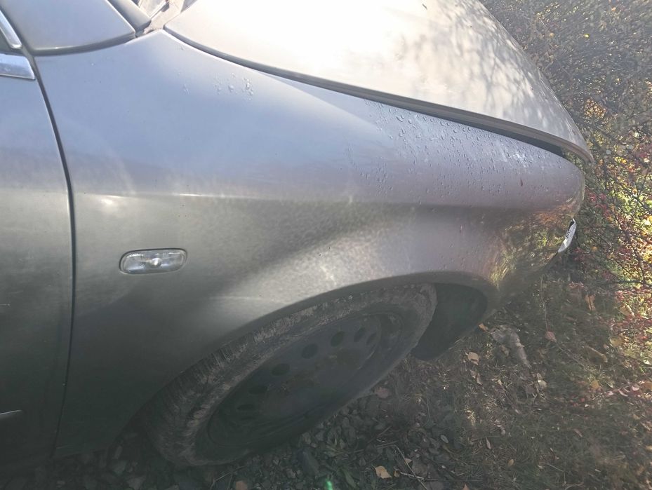 Audi A4 B6 Błotnik Prawy