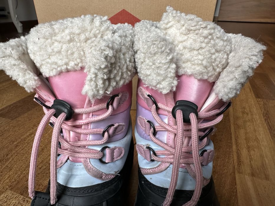 Nieprzemakalne śniegowce ocieplane futerkiem Lee Cooper