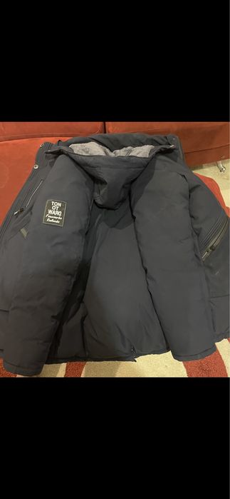 Продам пуховик для мальчика в хорошем состоянии с меховой подкладкой