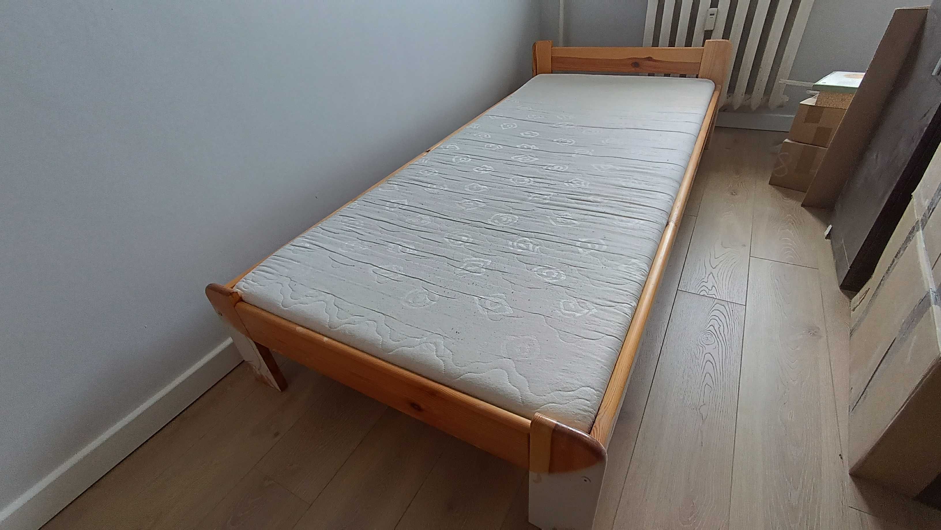 Drewniane łóżko jednoosobowe z materacem – 100x205 cm