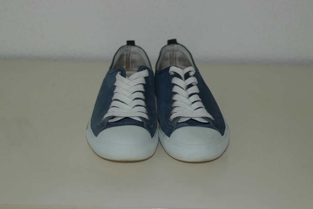 Sapatilhas PRADA em camurça na cor azul-marinho