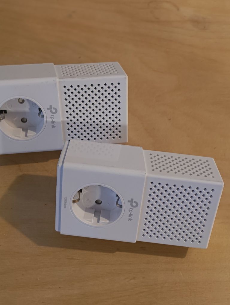 TP-Link AV1000  transmiter sieciowy z gniazdkiem