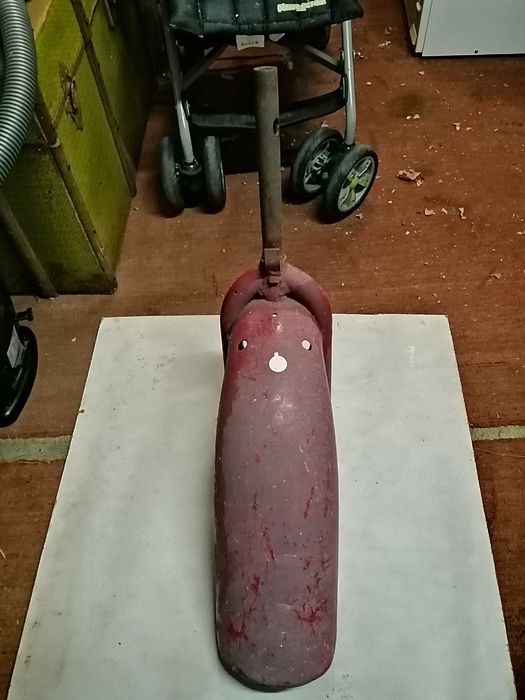 Duas escórias um descanso e pescoço alto da florete