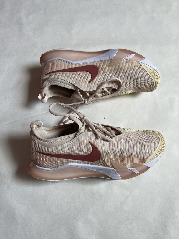 Тенісні кросівки Nike React Vapor NXT HC CV0742-100 розмір 39