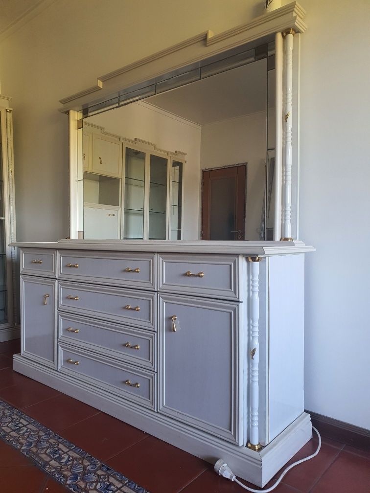 Conjunto mobília  de sala branca e Dourada