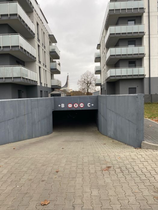 Wynajmę miejsce postojowe w garażu podziemnym Osiedle Parkowe