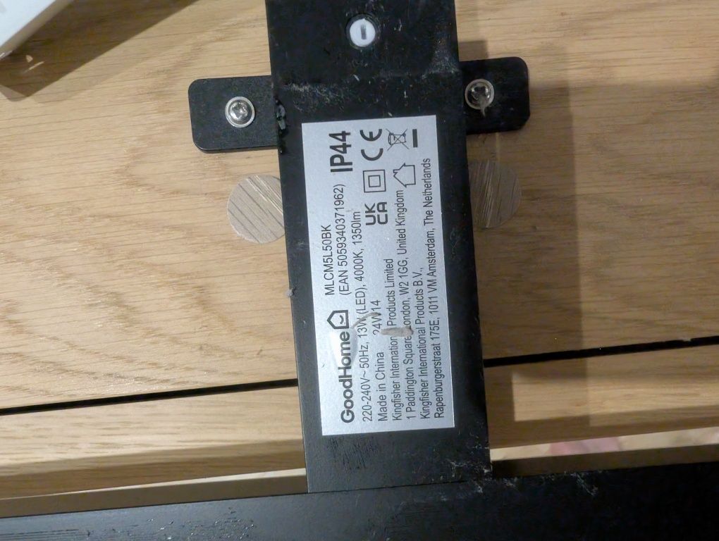 Szafka łazienkowa z lustrem i lampą LED GoodHome