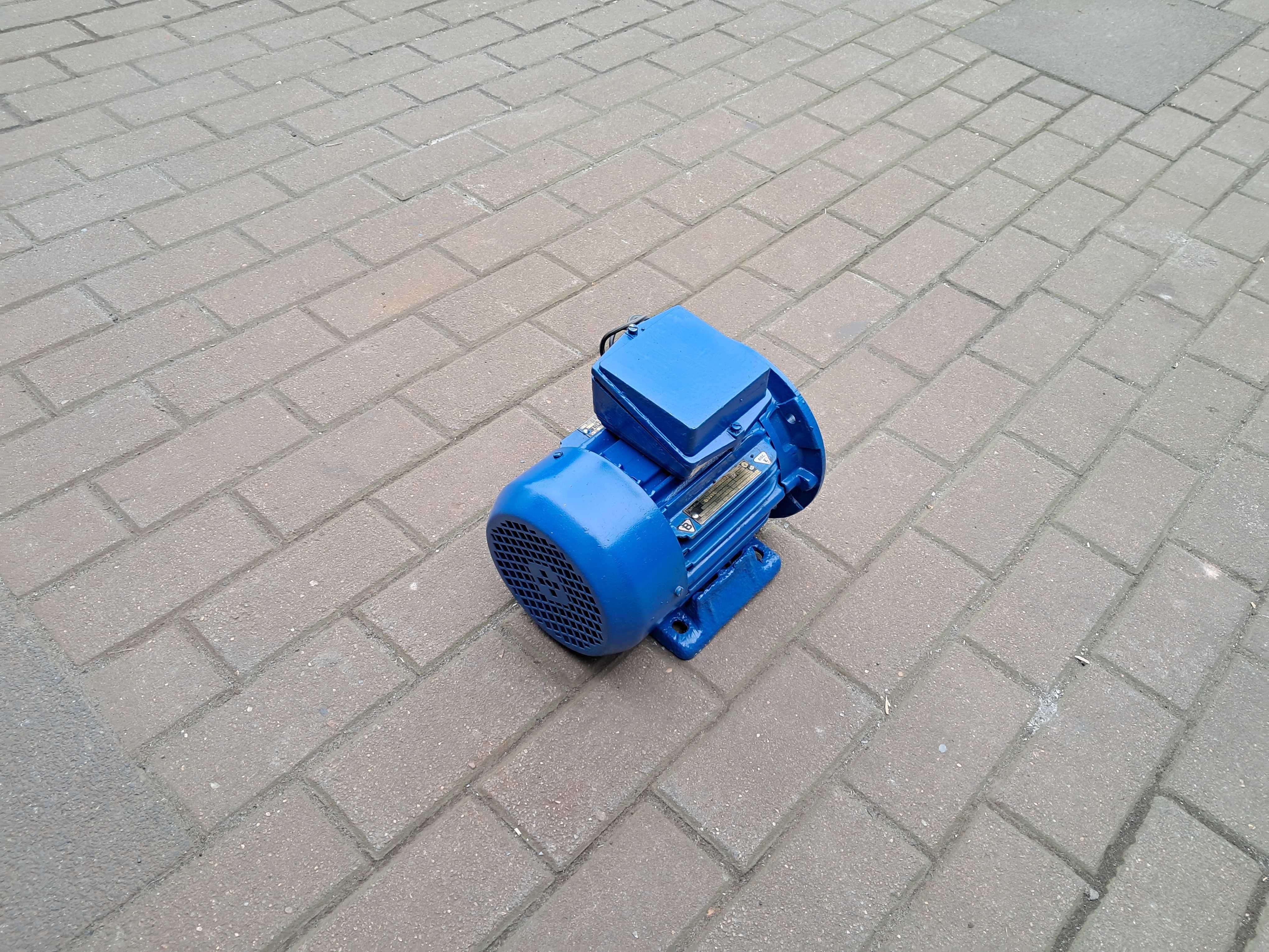 Silnik elektryczny wolnoobrotowy 0.65kw 935 obrotów . Wysyłka