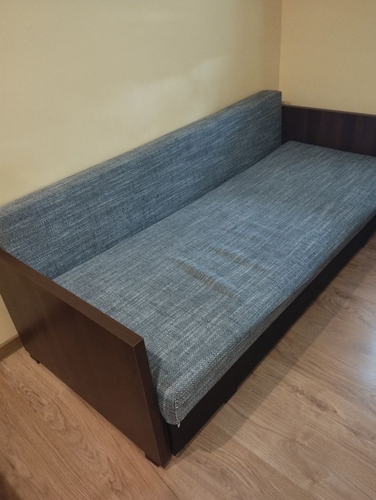 Sofa rozkładana w dobrym stanie