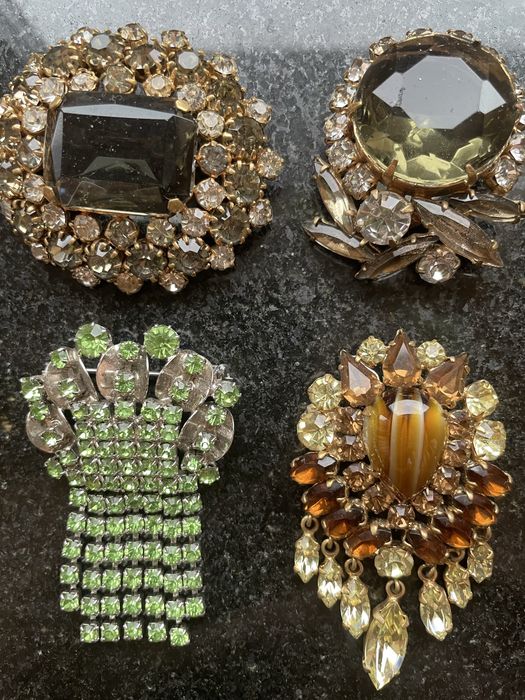 Прикраси брошки кольє стара Чехія