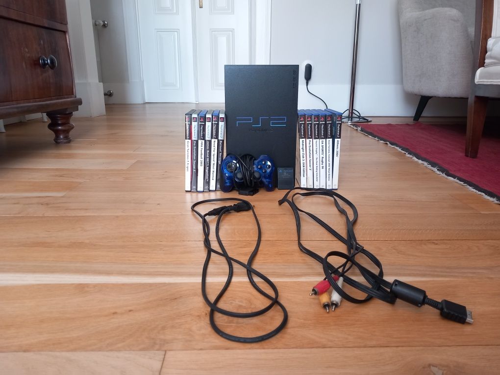 Playstation 2 com 12 jogos + comando +cartão de memória + cabos.