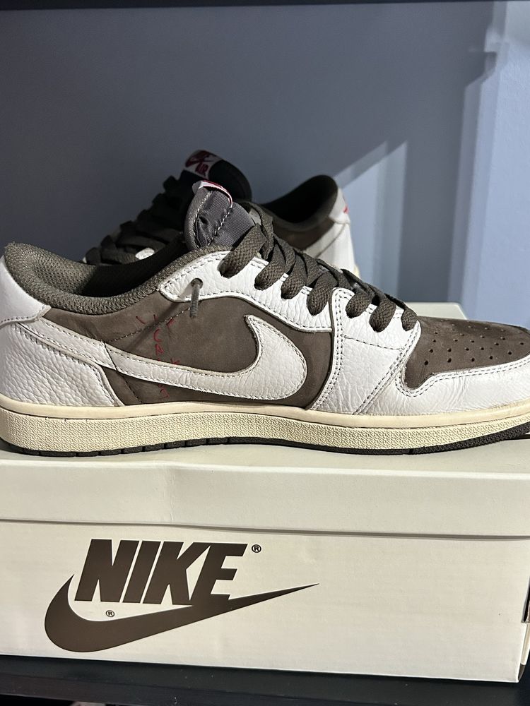 Jordan 1 low x travis scott reverse mokka