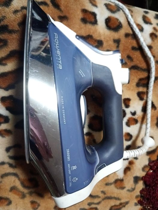 Продам срочно утюг