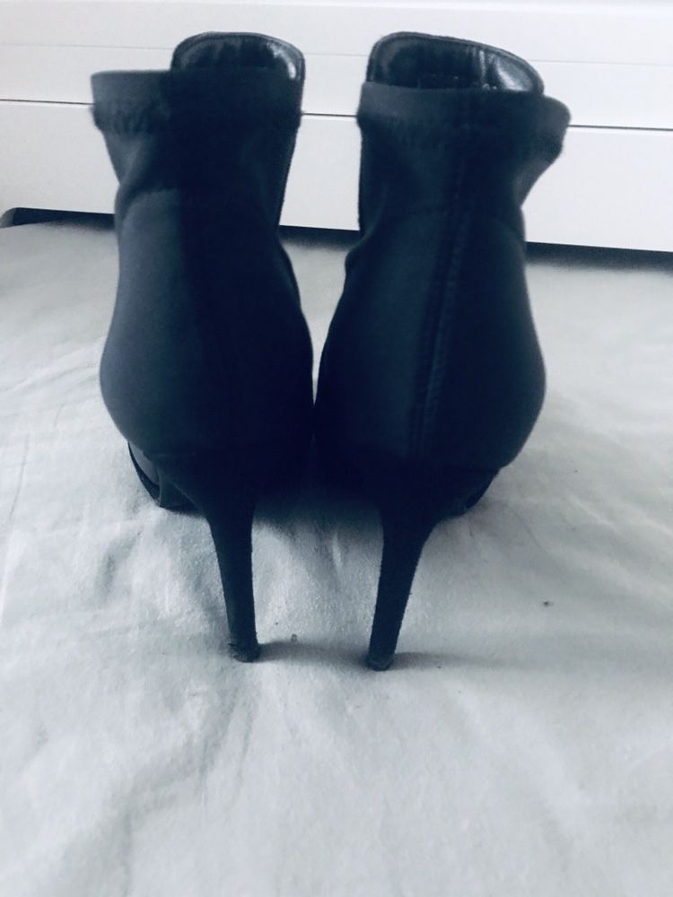 Buty na obcasie CCC
