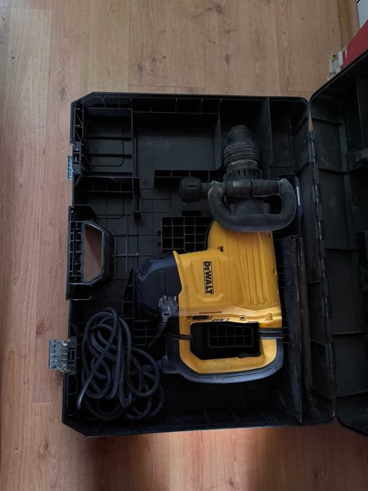 Młot wyburzeniowy DeWALT D25872