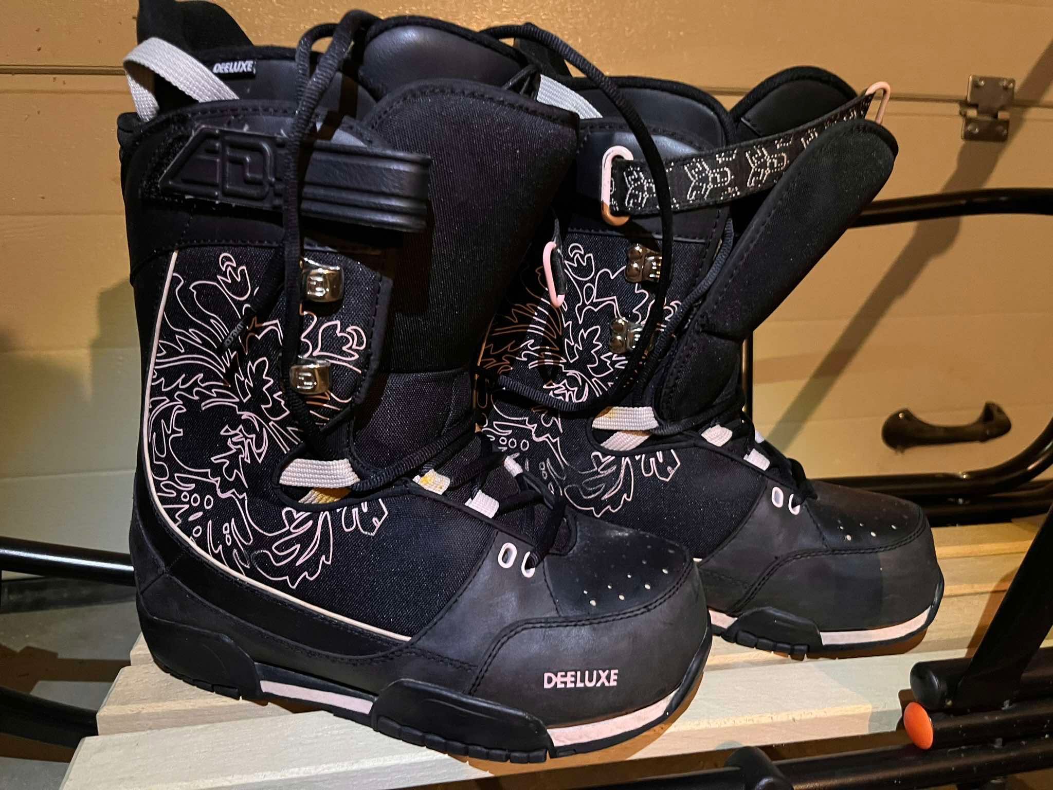 Deska Snowboardowa Raven Flowers 154cm + wiązania, buty, torba