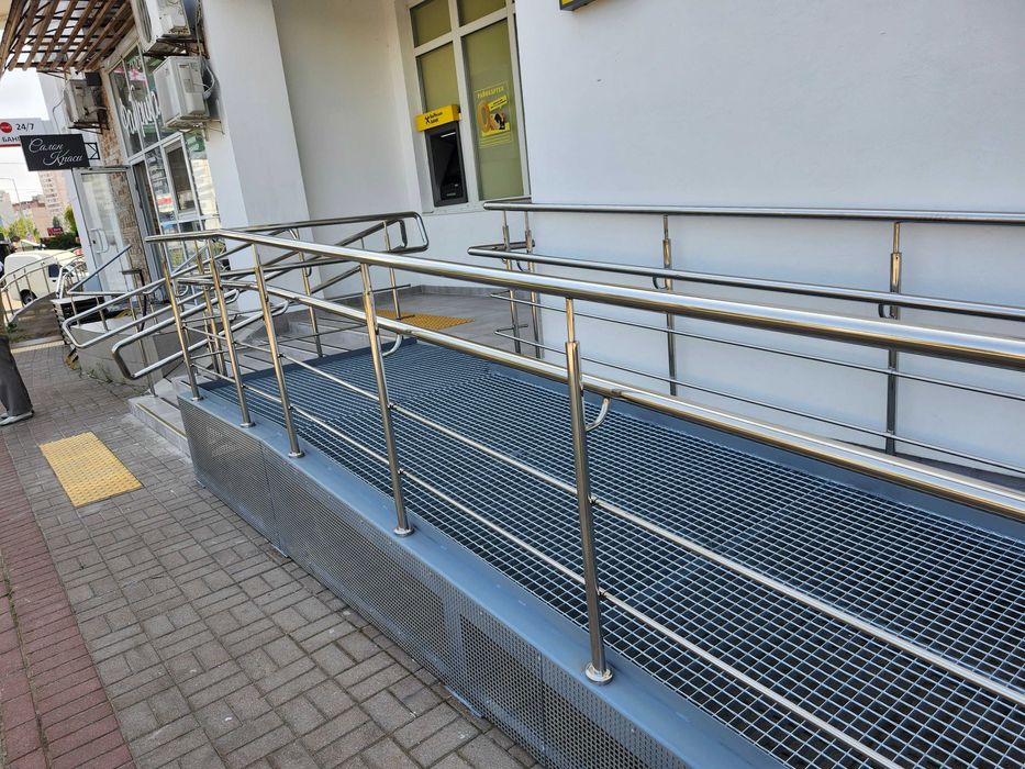 Пандус, Перила на пандуси,  Поручні для інвалідів, Флагшток