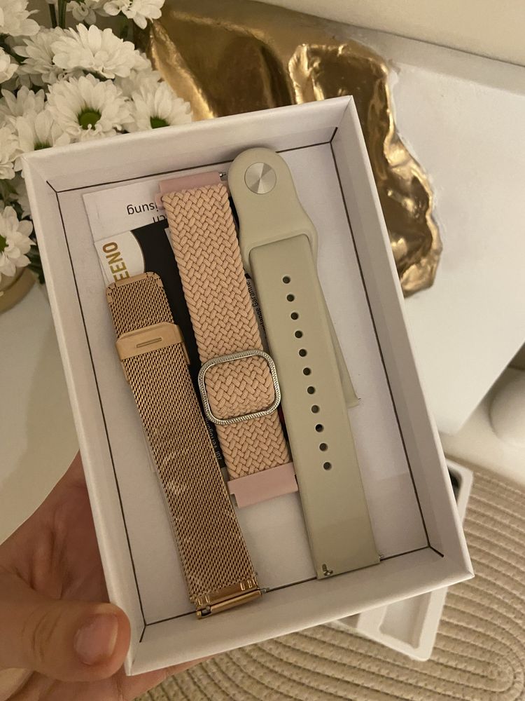 Zegarek smartwatch z 3 dodatkowymi opaskami