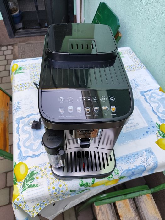 Кофемашина,кофеварка Delonghi Magnifica EVO 2022год