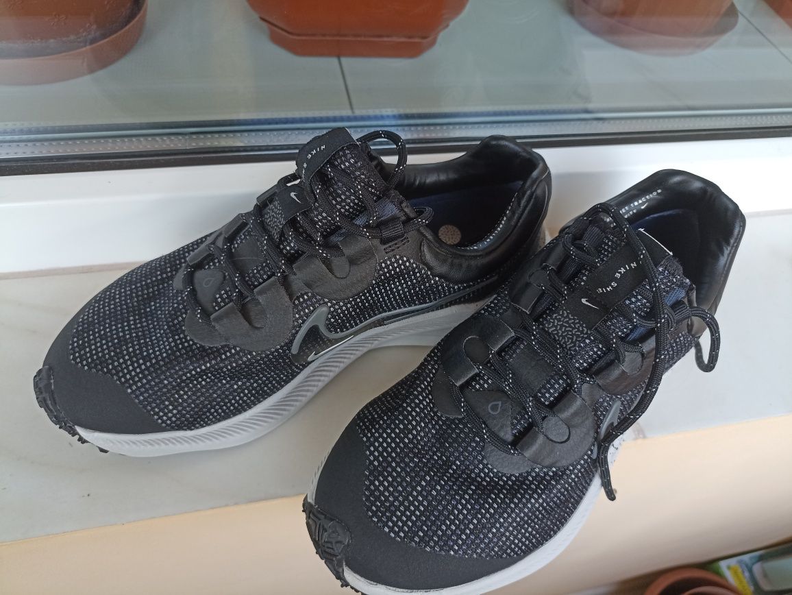 Кросівки Nike Zoom Winflo 8 Shield р.36 устілка 23 см