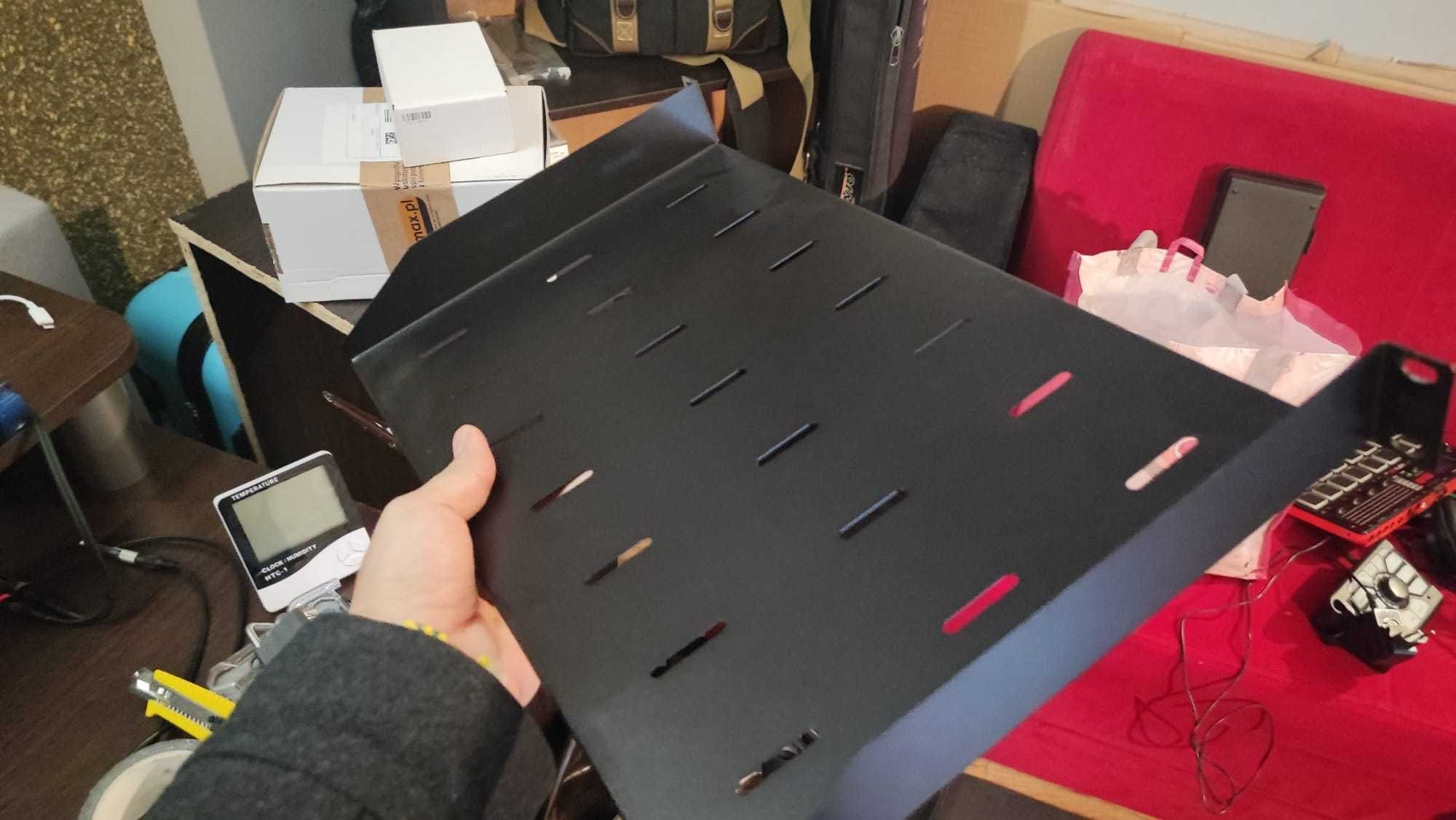 Półka RACK Eco stała czarna 19" 1U 200 mm