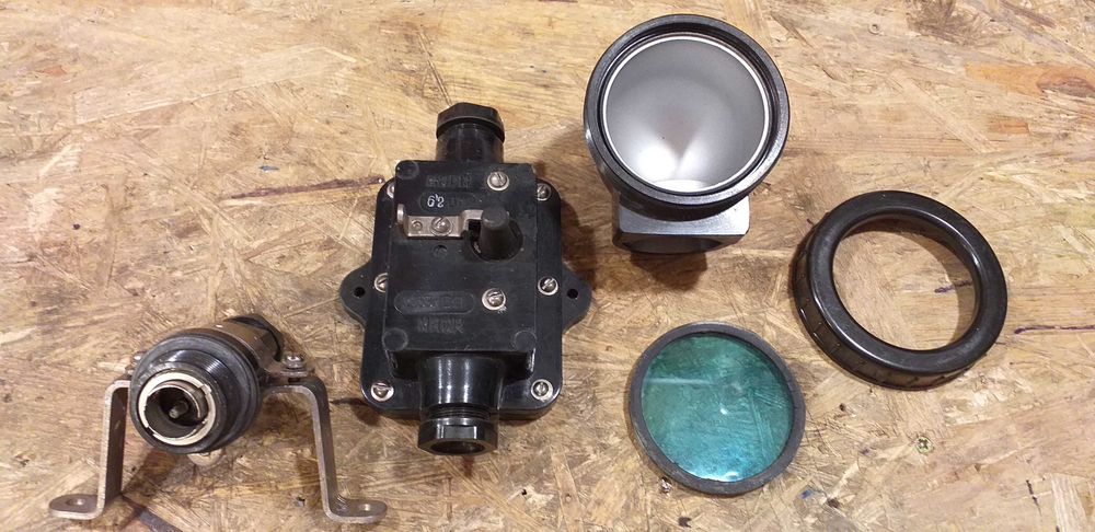 Lampa lampka bakelitowa włącznik reflektor szperacz  bakelit loft prl