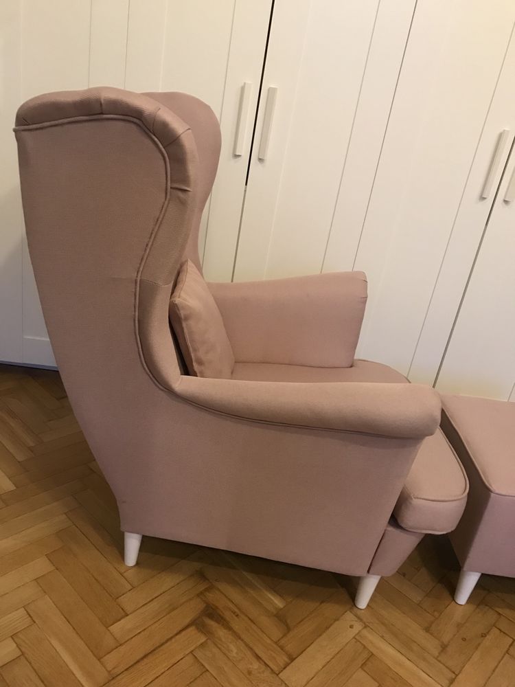Fotel uszak z podnóżkiem i poduszką, pudrowy róż / scandi / vintage