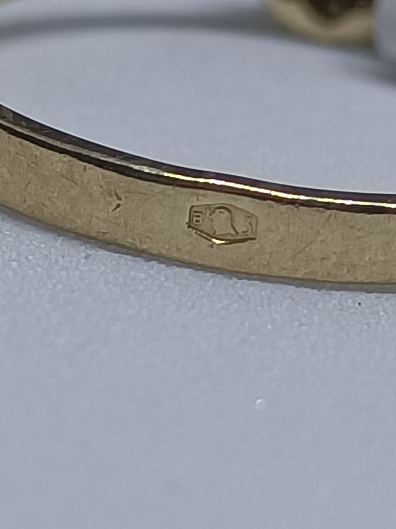 Delikatny pierścionek ze złota, złoto pr. 585