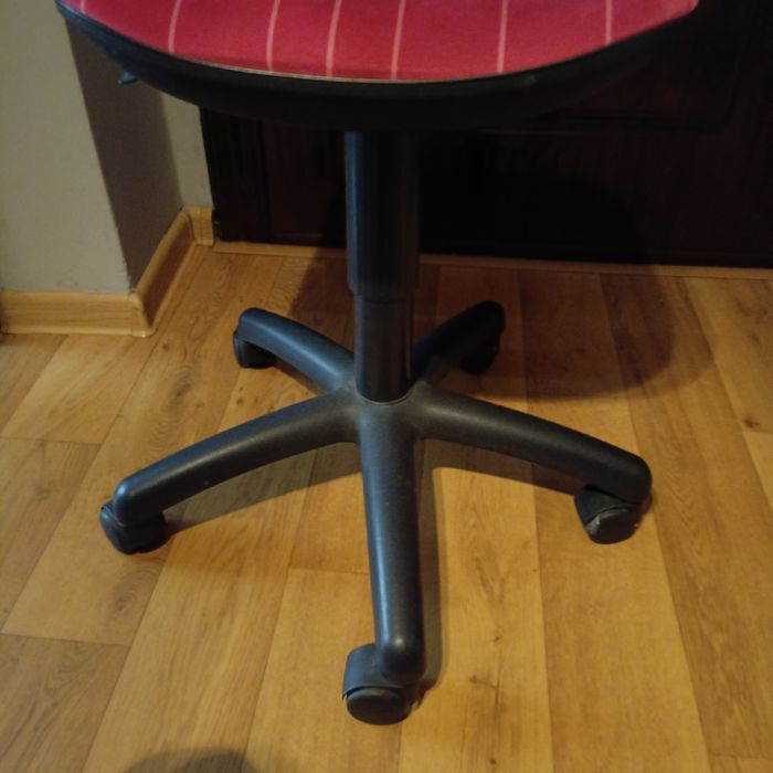 Krzesło obrotowe dziecięce pod burko