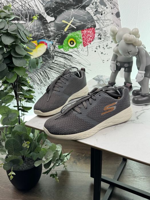 Кросівки Skechers GoRun 42.5 розмір Е6708