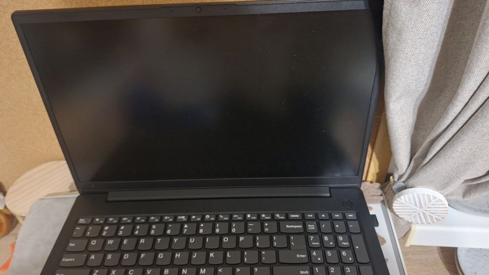 Lenovo v15 g4 iru type 83A1 na gwarancji +etui