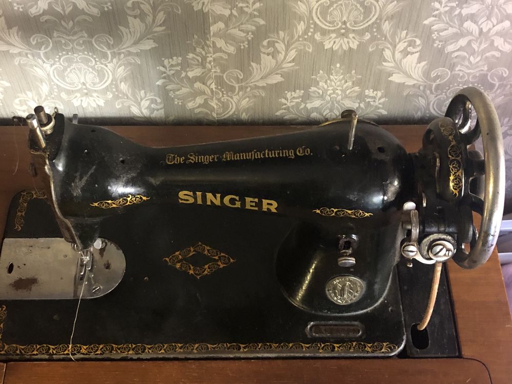Maquina Singer Vintage com móvel