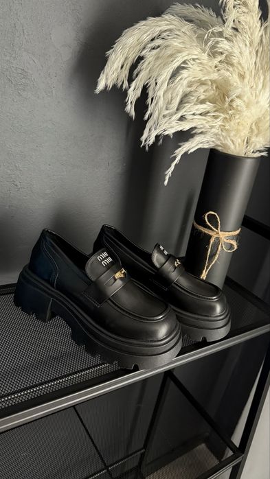 Лофери у стилі Miu miu