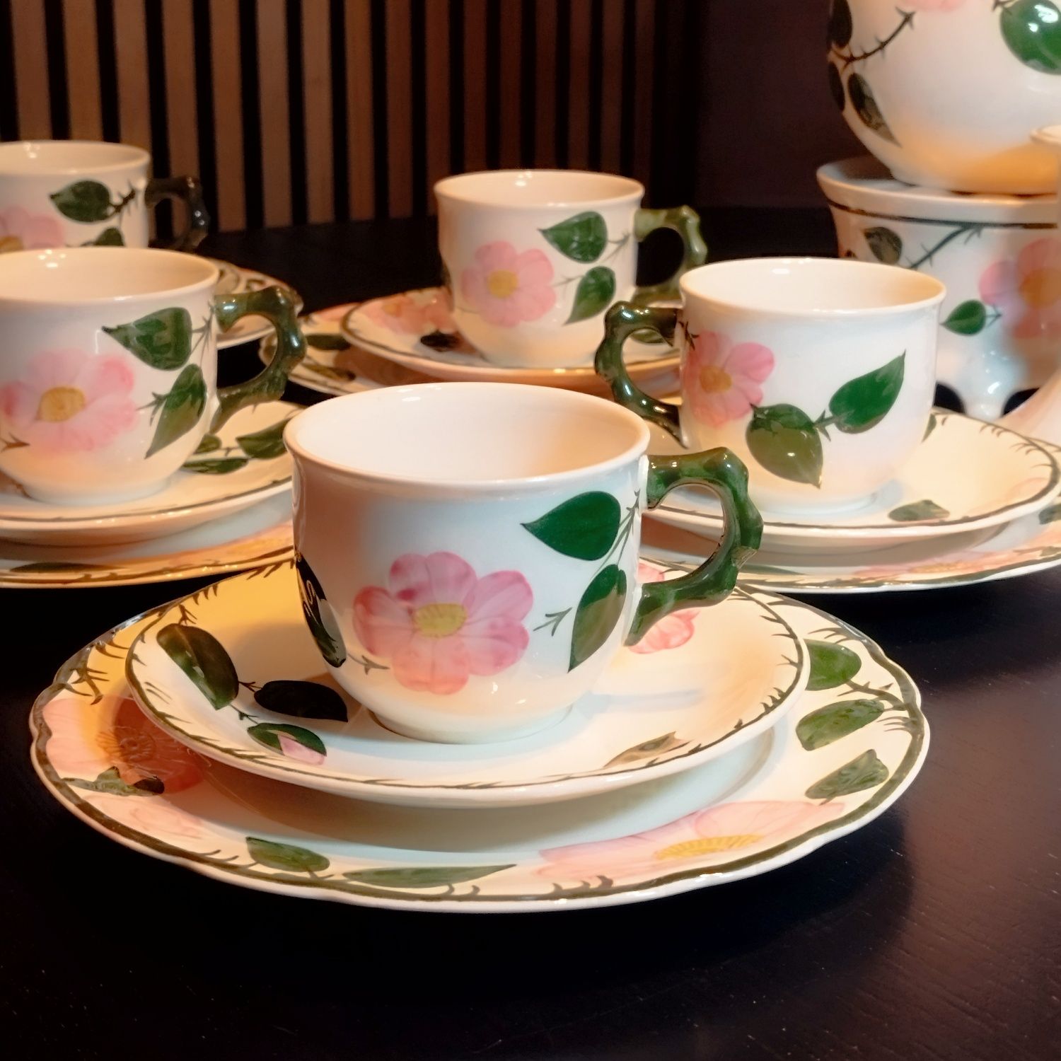 Serwis śniadaniowy Villeroy and Boch Wild-Rose Dzika róża 
Vintage
W s